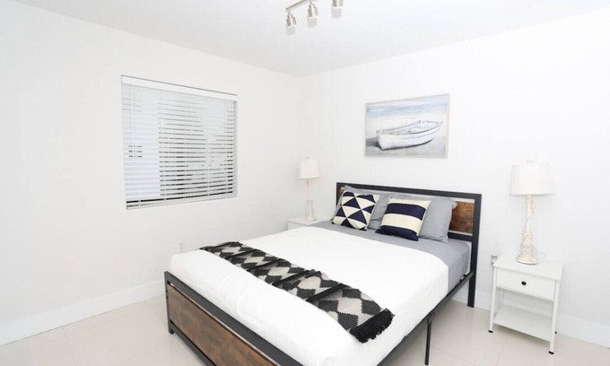 East Little Havana Apartment | 2 bed/1 bath apart with parking on great location!