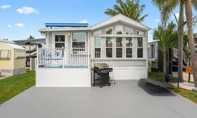 Nettles Island House | 2 bed, 2 ba coastal-decorated beach house on Nettles Island