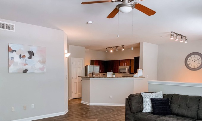 Riverside Terrace Apartment | 2 Bed 2 Bath Apt Hou MED CENTER