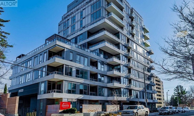 Mount Pleasant East Apartment | 2 Bed, 2 Bath, Generous sized new condo, Free underground parking, Whole Food