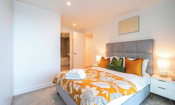 Woolwich Riverside Apartment | 2 Bed 2 Bath Luxury Riverside Apt
