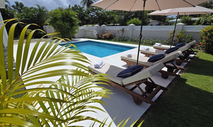 Sunset Crest Villa | 2 bed 2 bath with Private Pool - Close to All Amenities!