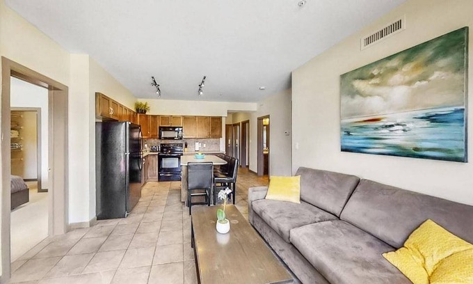 South Pandosy Apartment | 2 Bed 2 Bath Corner Unit Overlooking Pool 501