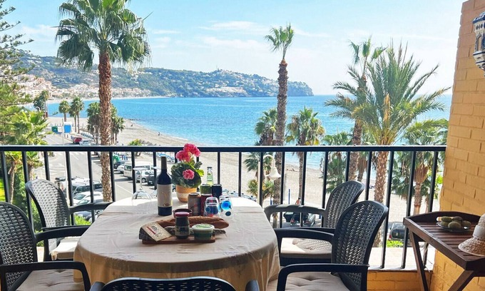 Almunecar Apartment | 2 bed ap. next to beach with communal pool and lovely views