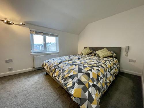 Scarborough Apartment | 2 Bed Apartment - Sleeps 4 - Wifi