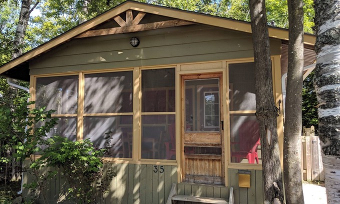 Wasaga Beach Cottage | 2 Bed cottage in Wasaga Beach, steps from beach, minutes to Blue Mountain