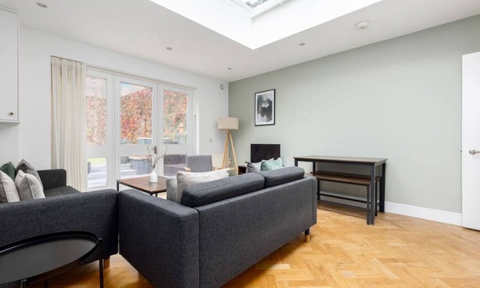 Shepherd's Bush Apartment | 2 Bed Garden Flat Shepherd's Bush
