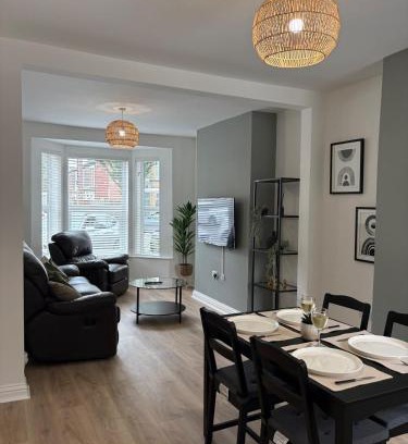 Hull House | 2 Bed House Great Location
