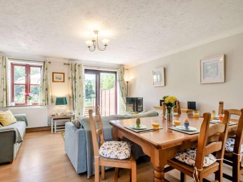 Irstead House | 2 Bed in Happisburgh 88981