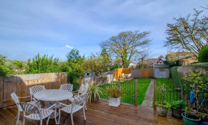 Swanage House | 2 Bed in Swanage (oc-wy421)