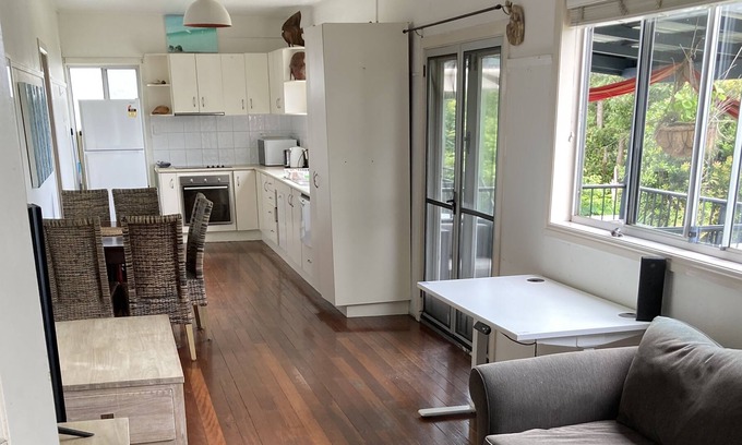 East Ballina Apartment | 2 bed, pet friendly Sea Views Apartment, Wi-Fi, BBQ, court yard
