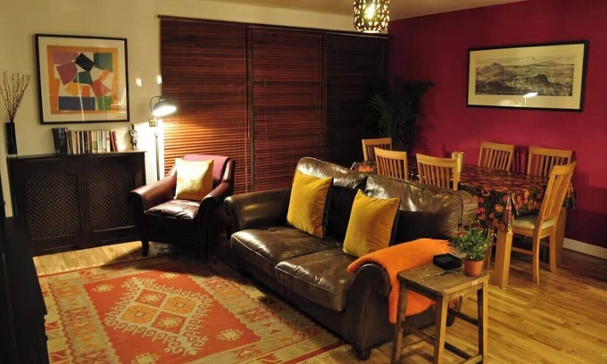 Granton Apartment | 2-Bed Seaside Apartment - Sleeps 5 & Free Parking