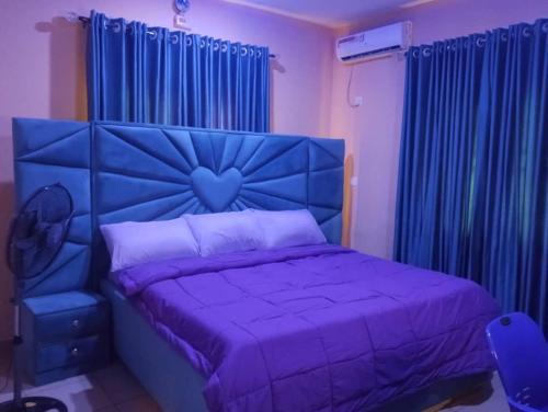 Benin City Apartment | 2 Bed-Sleeps 4-Free Parking-AirCon