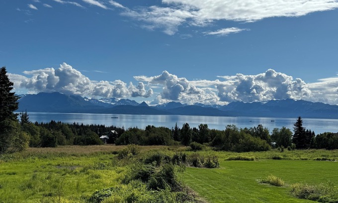 Homer Apartment | 2 bed with amazing views of bay & glacier, hot tub, private deck & fish storage