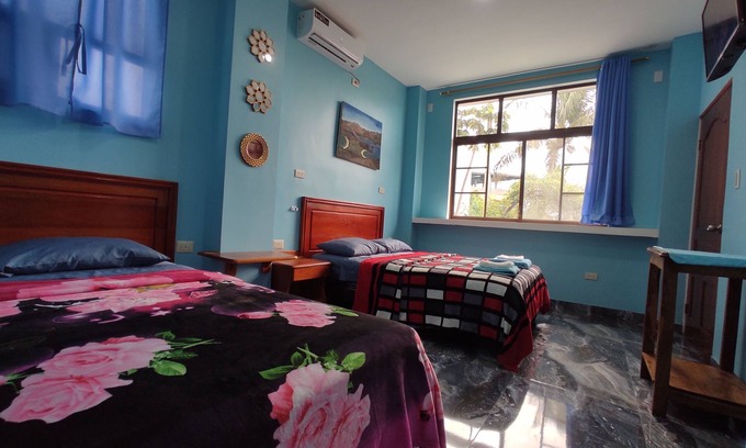 Puerto Baquerizo Moreno House | 2 Bedrooms House w/AC & Wi-Fi & TV - For 5 Guest - 2 min from the beach!