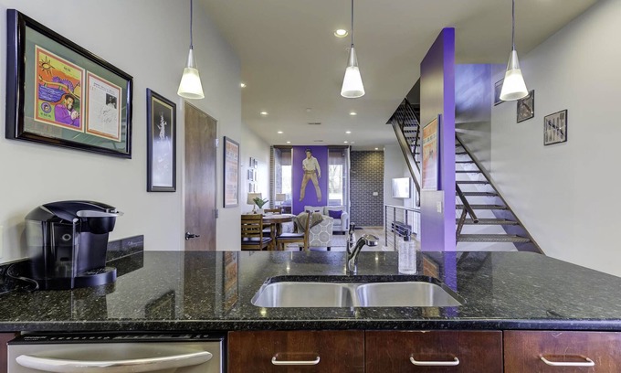 Downtown Memphis Condo | 2 bedroom/2.5 bath Memphis Condo - Prime Downtown Location! Newly Renovated