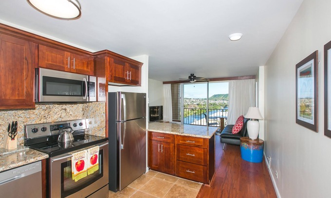 Waikiki Condo | 2 Bedroom, 2 Bath Condo With Mountain And Water Views In The Heart Of Waikiki