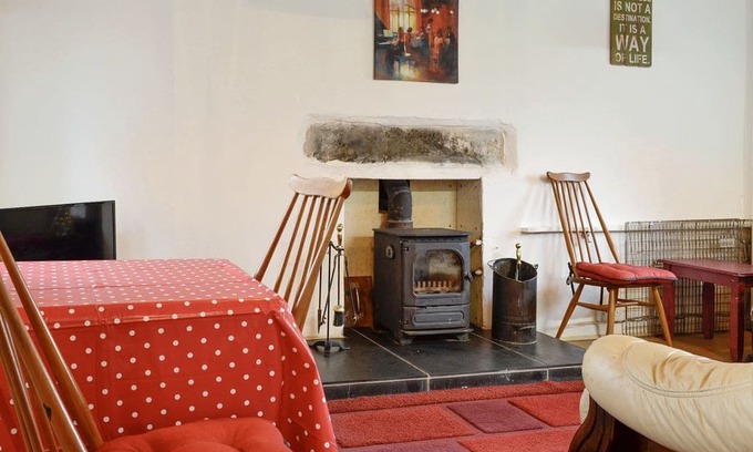 Trawsfynydd Cabin | 2 bedroom accommodation in Trawsfynydd, near Blaenau Ffestiniog