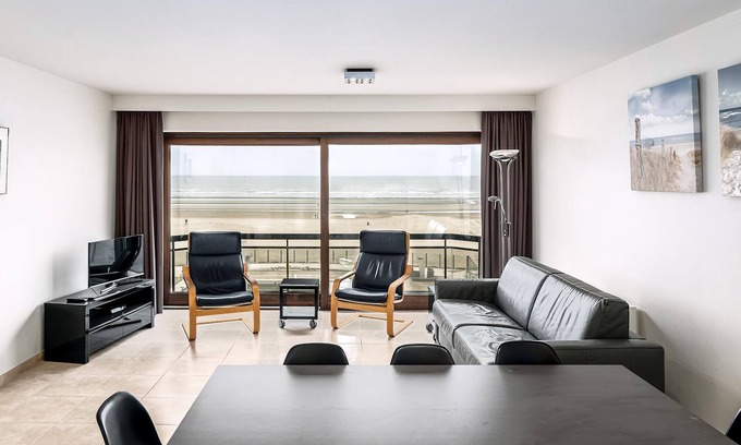 Oostduinkerke-Bad Apartment | 2 bedroom accommodation in Oostduinkerke