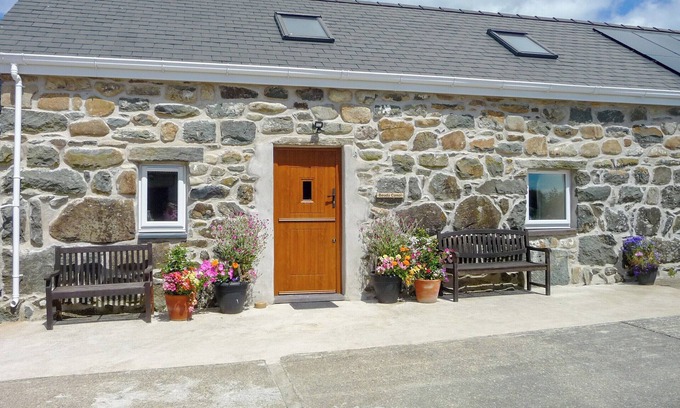 Rhyd-y-clafdy Cottage | 2 bedroom accommodation in Llangybi, near Pwllheli