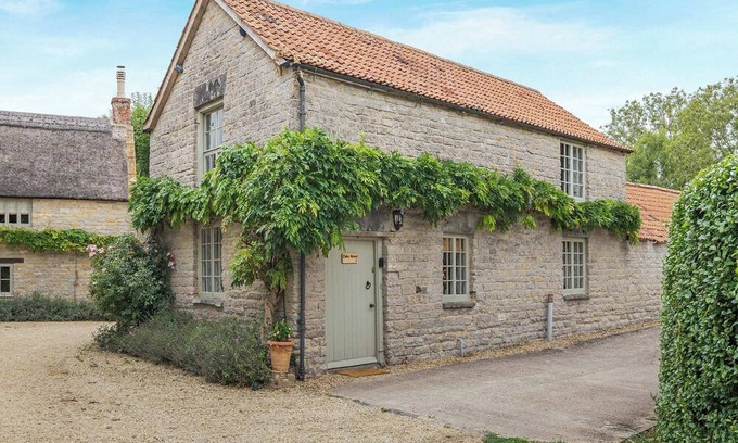 West Pennard Apartment | 2 bedroom accommodation in West Pennard, near Glastonbury