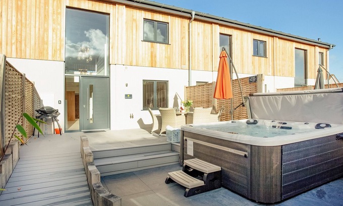 Over Stowey Cabin | 2 bedroom accommodation in Over Stowey, near Bridgwater