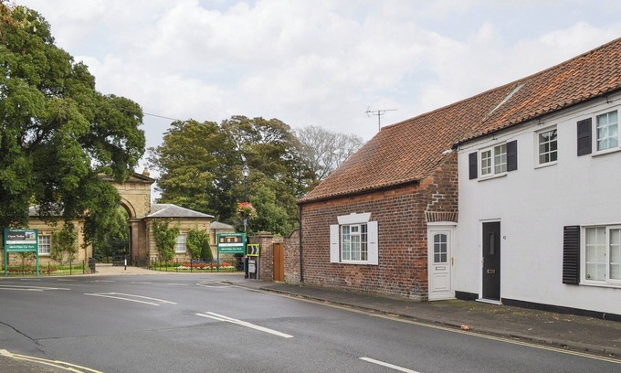 Sewerby Cottage | 2 bedroom accommodation in Sewerby, near Bridlington