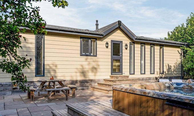 Milverton Ski Chalet | 2 bedroom accommodation in Cannington