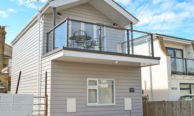 Tankerton Cabin | 2 bedroom accommodation in Whitstable