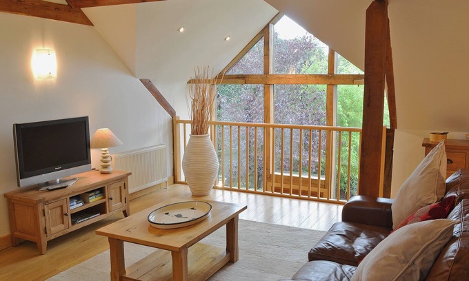 West Meon Cottage | 2 bedroom accommodation in Monkwood, near Alresford
