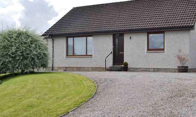 Dingwall Cottage | 2 bedroom accommodation in Dingwall, near Inverness