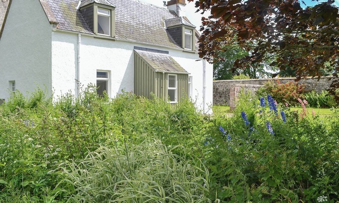 Marybank Cottage | 2 bedroom accommodation in Urray, near Dingwall