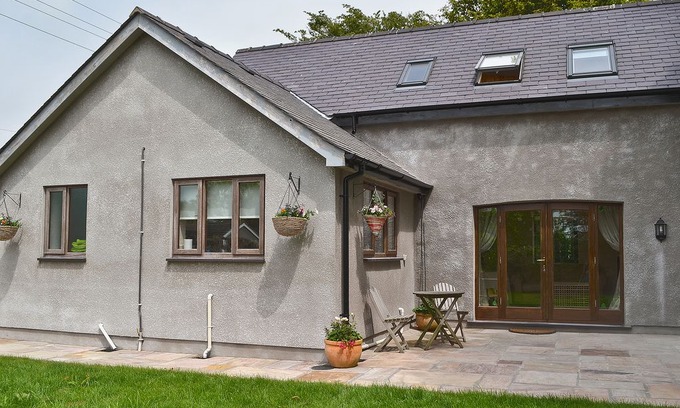 Rhosybol House | 2 bedroom accommodation in Rhosybol, near Amlwch