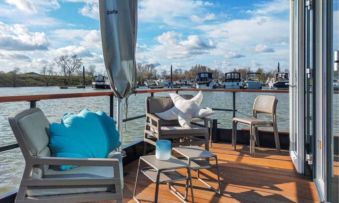 Ohe en Laak Boat Rental | 2 bedroom accommodation in Ohé & Laak