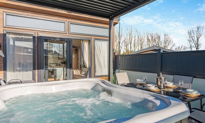Arnold Ski Chalet | 2 bedroom accommodation in Skirlaugh, Nr Hull