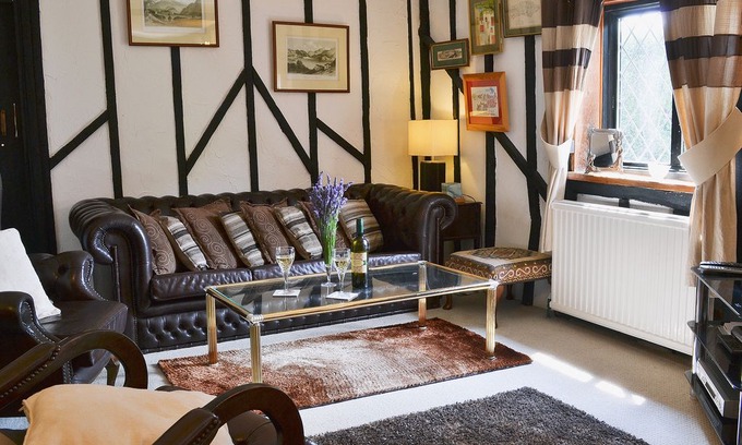 Battle House | 2 bedroom accommodation in Ninfield, near Battle
