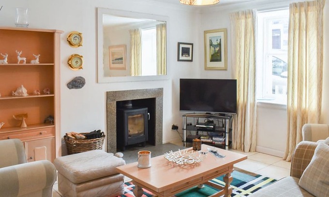 Cullen Cottage | 2 bedroom accommodation in Cullen