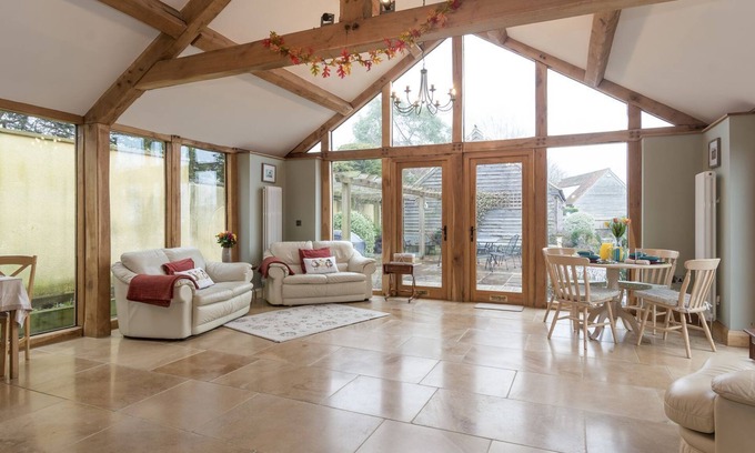 Dursley Cottage | 2 bedroom accommodation in Frampton-on-Severn, near Stroud