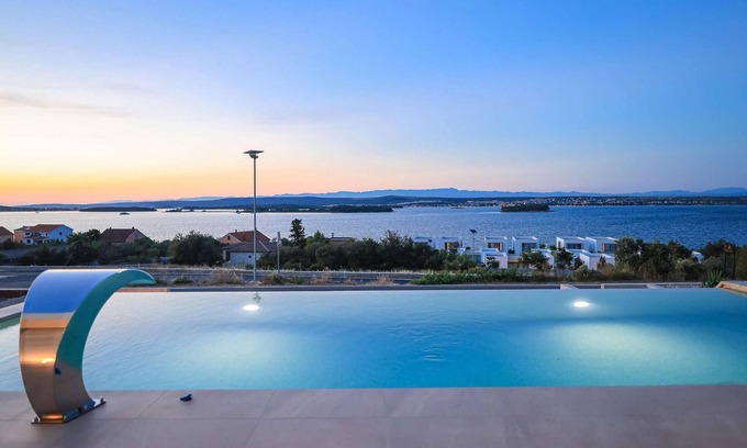 Kraj House | 2 bedroom accommodation in Zadar, Tkon