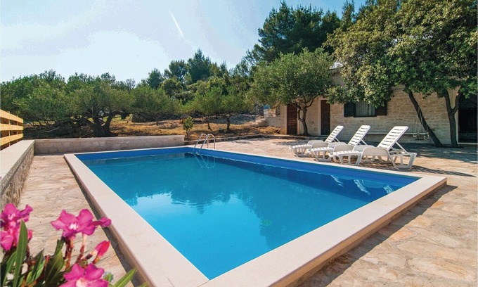 Pucisca House | 2 bedroom accommodation in Pucisca