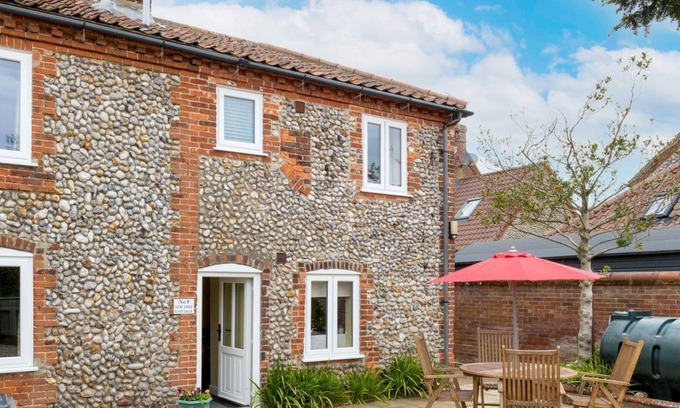 Langham Cottage | 2 bedroom accommodation in Langham, near Holt