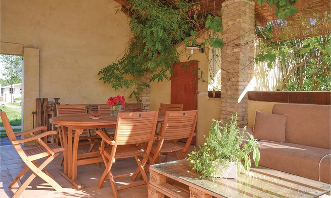 Silea Apartment | 2 bedroom accommodation in Silea TV