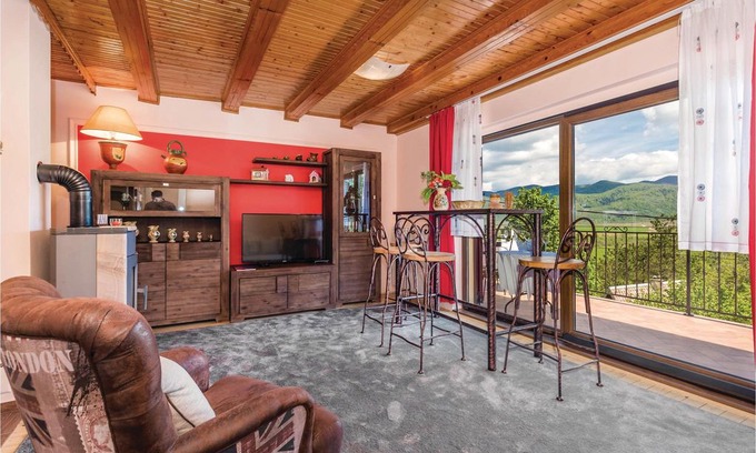 Lic House | 2 bedroom accommodation in Lic