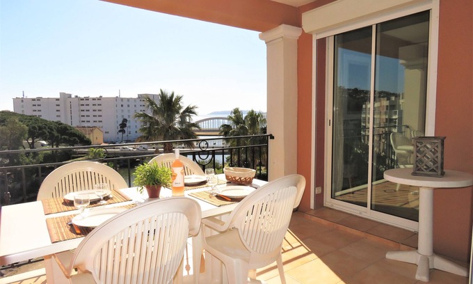 Sainte-Maxime City Centre Apartment | 2 Bedroom Apartment - Sea view - 150m from the beach