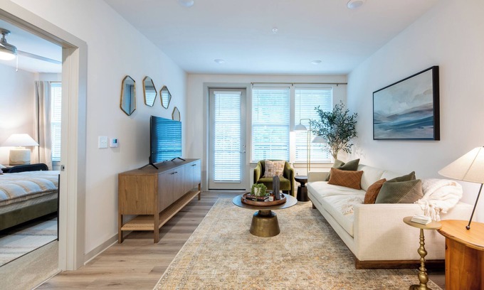 Knoxville Apartment | 2 Bedroom Apartment-Across the River from Neyland Stadium-2506