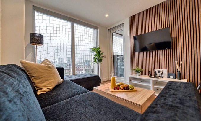 Salford Apartment | 2-Bedroom Apartment | At Vibrant Salford Quays