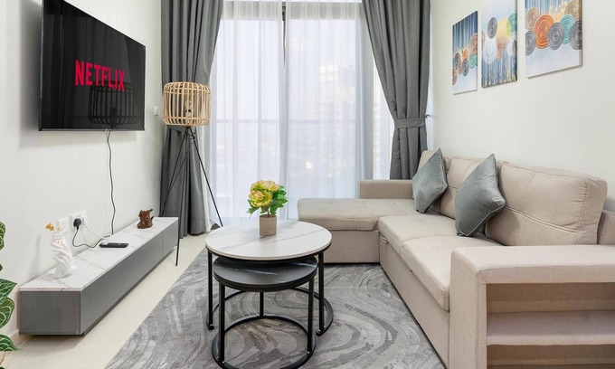 Al Safa Apartment | 2-bedroom apartment in charming Dubai with WiFi, fitness room, AC