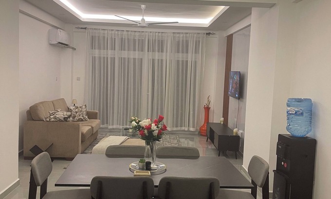 Mombasa Apartment | 2-bedroom apartment in charming Mombasa AC, walking distance to beach and malls