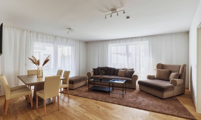 Hirschstetten Apartment | 2-bedroom apartment in marvelous Vienna with WiFi, garden and grill
