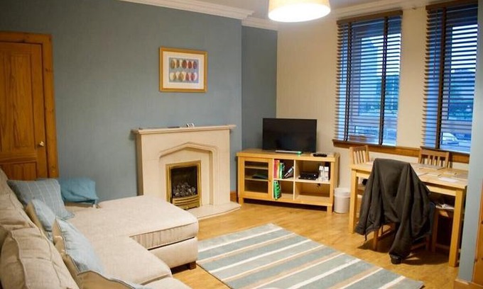 Restalrig Apartment | 2 Bedroom Apartment With Parking In Edinburgh